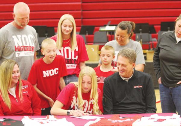 Hussey Signs on to Play College Basketball at NOC