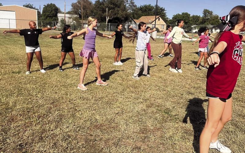 Mini Cheer Builds Teamwork