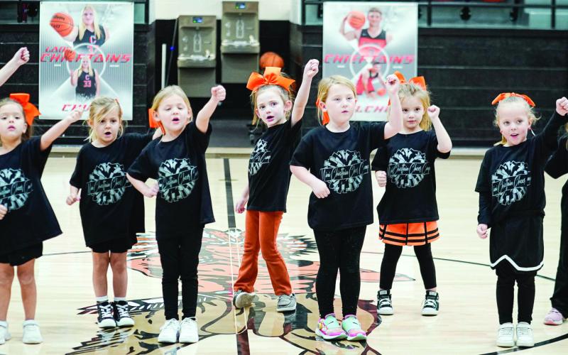 Calumet Mini Cheer Shows Off