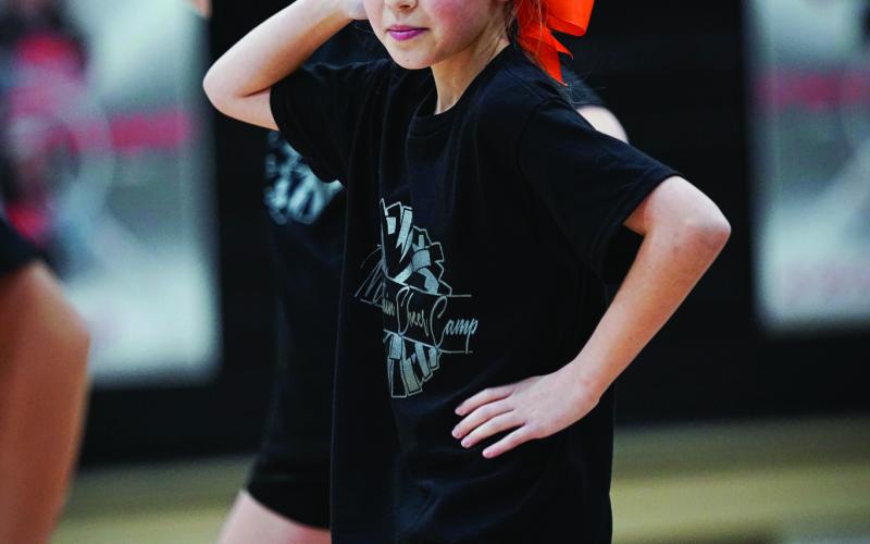 Calumet Mini Cheer Shows Off