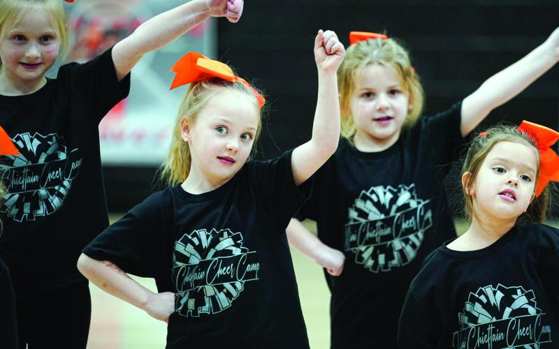 Calumet Mini Cheer Shows Off