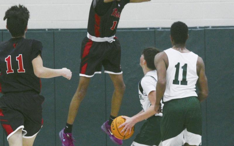 Basketball Falls to Thomas on the Road