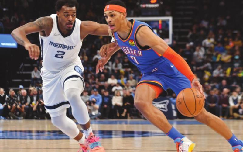Oklahoma City Thunder forward Darius Bazley goes to the basket against Memphis Grizzlies center Xavier Tillman during the first half at FedExForum. (Justin Ford-USA TODAY Sports)