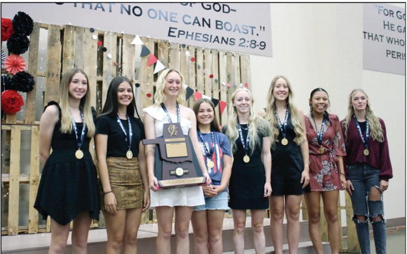 Tracksters Honored at Banquet