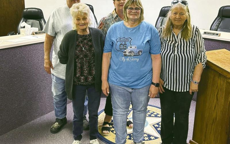 Geary Seats New Council, Mayor
