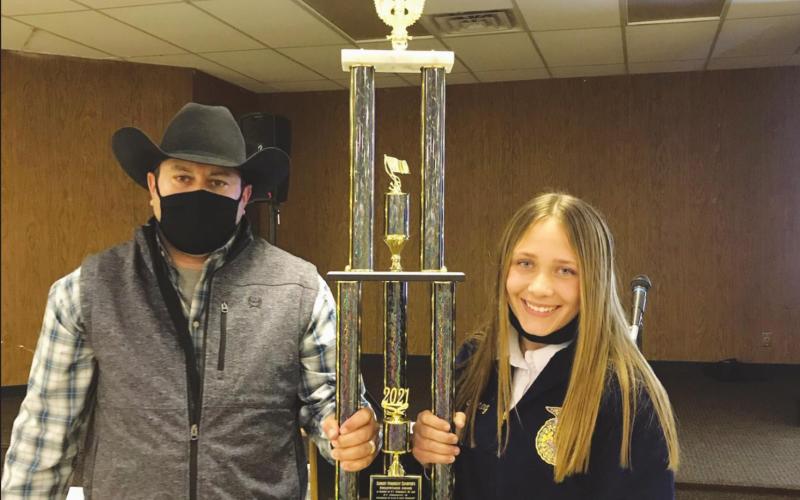 Garen Robison, Blaine Co Fairboard member presenting the Hoberecht Award to Kelsi Scheihing, Watonga.
