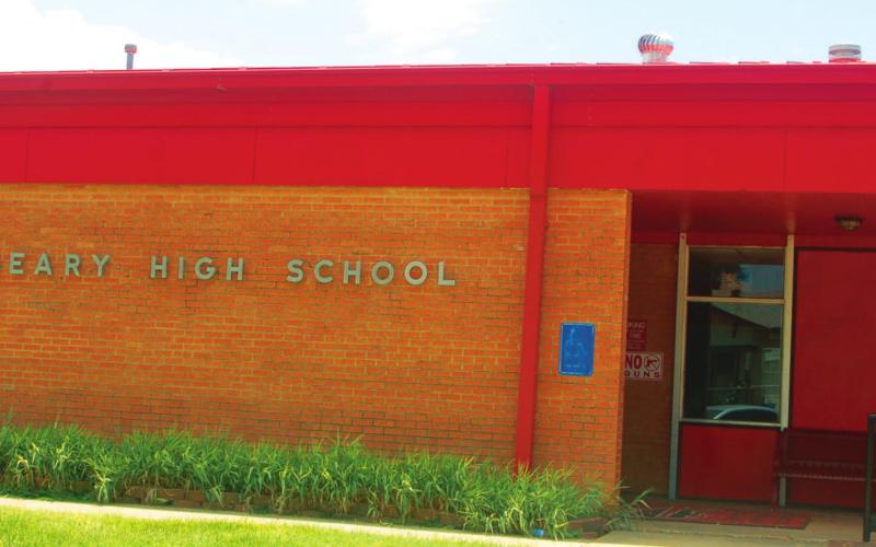 Geary HS Settles On Open-air Graduation