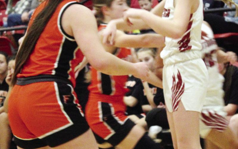 Lady Eagles Win on Senior Night