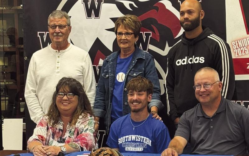 Zac Diaz signs letter of intent to Southwestern Christian.