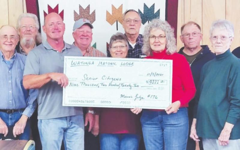 Masons Donate to Senior Center