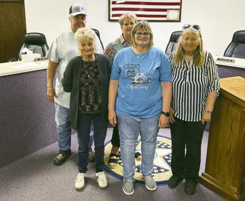 Geary Seats New Council, Mayor