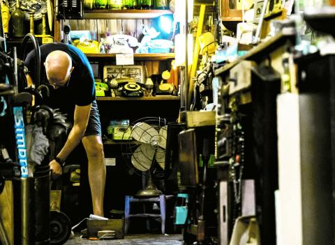 Clutter in the home impacts the ability to use space to its full potential. Clutter is also a safety hazard. Setting small, achievable goals will help keep a person on task to tackle the clutter.